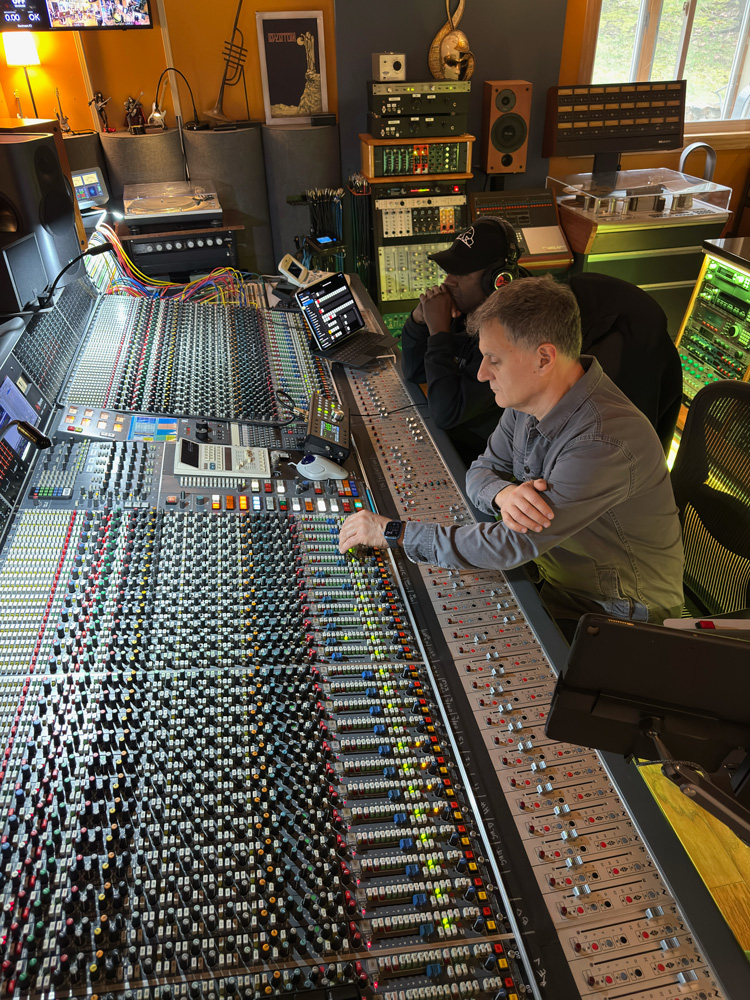 Studio Mozart console desk